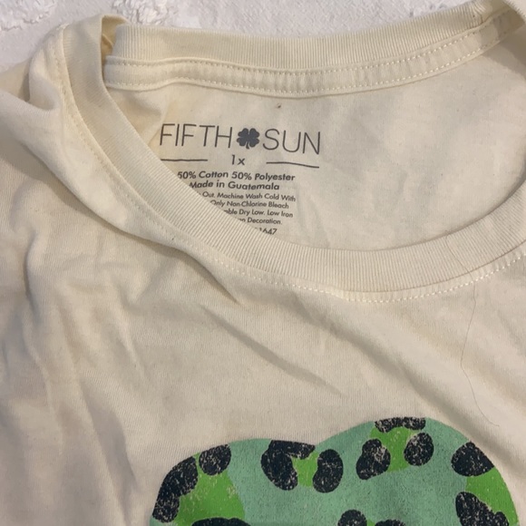 Green clover ☘️ leopard print tee - Picture 2 of 2